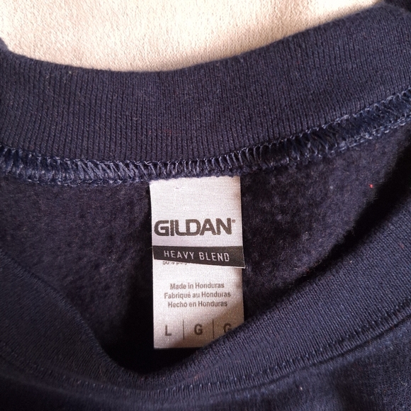 Gildan Home Alone Christmas Heavy Blend Sweatshirt, Large - Picture 8 of 10